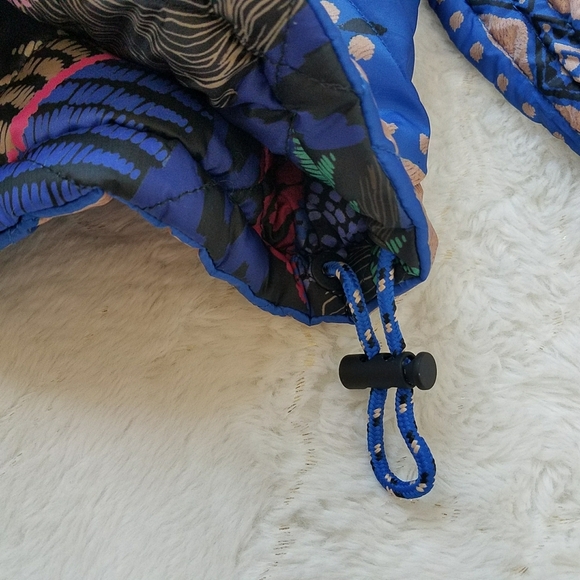 Farm Rio Macaw Forest Reversible Quilted Printed Shell Jacket - Blue - Picture 9 of 10